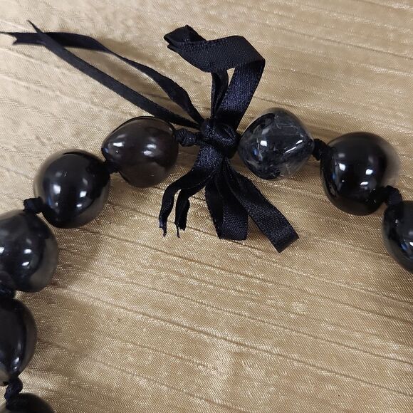 Jeweled Nut of Paradise Kukui Nut Lei - Picture 4 of 4